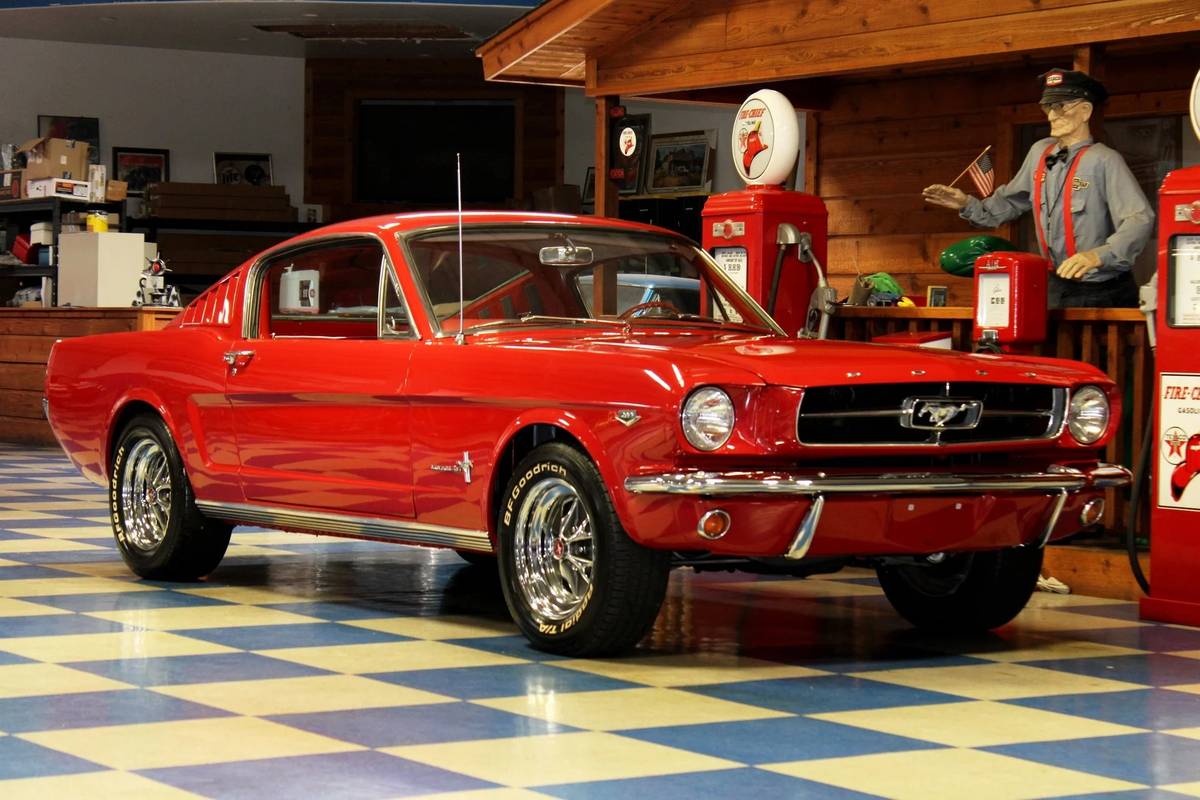 Ford-mustang-fastback-1965-5