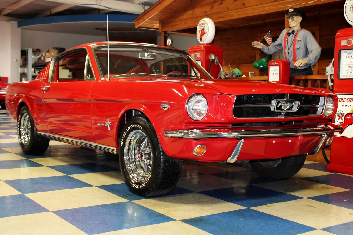 Ford-mustang-fastback-1965-6