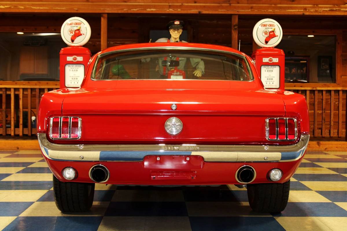 Ford-mustang-fastback-1965-9