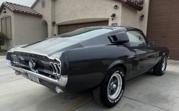 Ford-mustang-fastback-1967-7