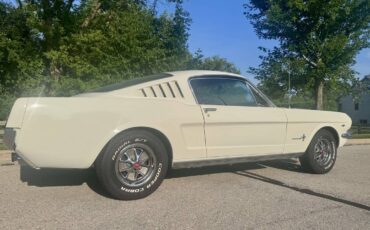 Ford-mustang-fastback-22-1966-white-13