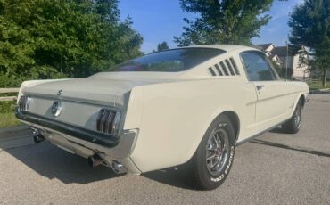 Ford-mustang-fastback-22-1966-white-36