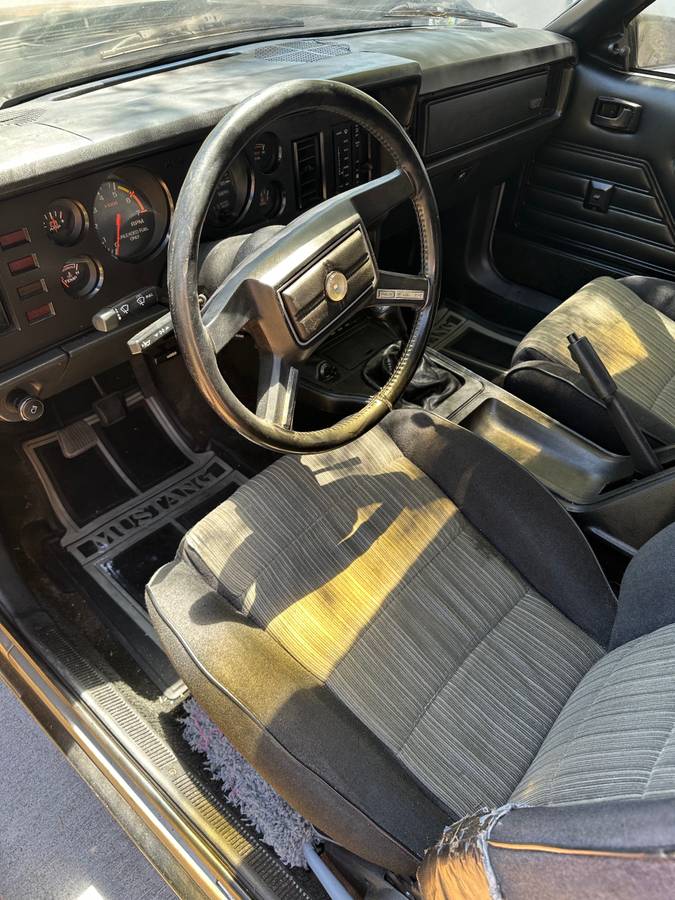 Ford-mustang-fox-body-1983-2