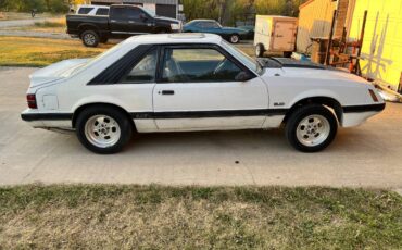 Ford-mustang-gt-1984-white-4