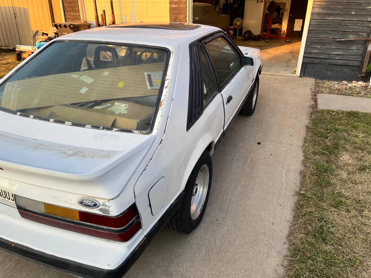 Ford-mustang-gt-1984-white-5