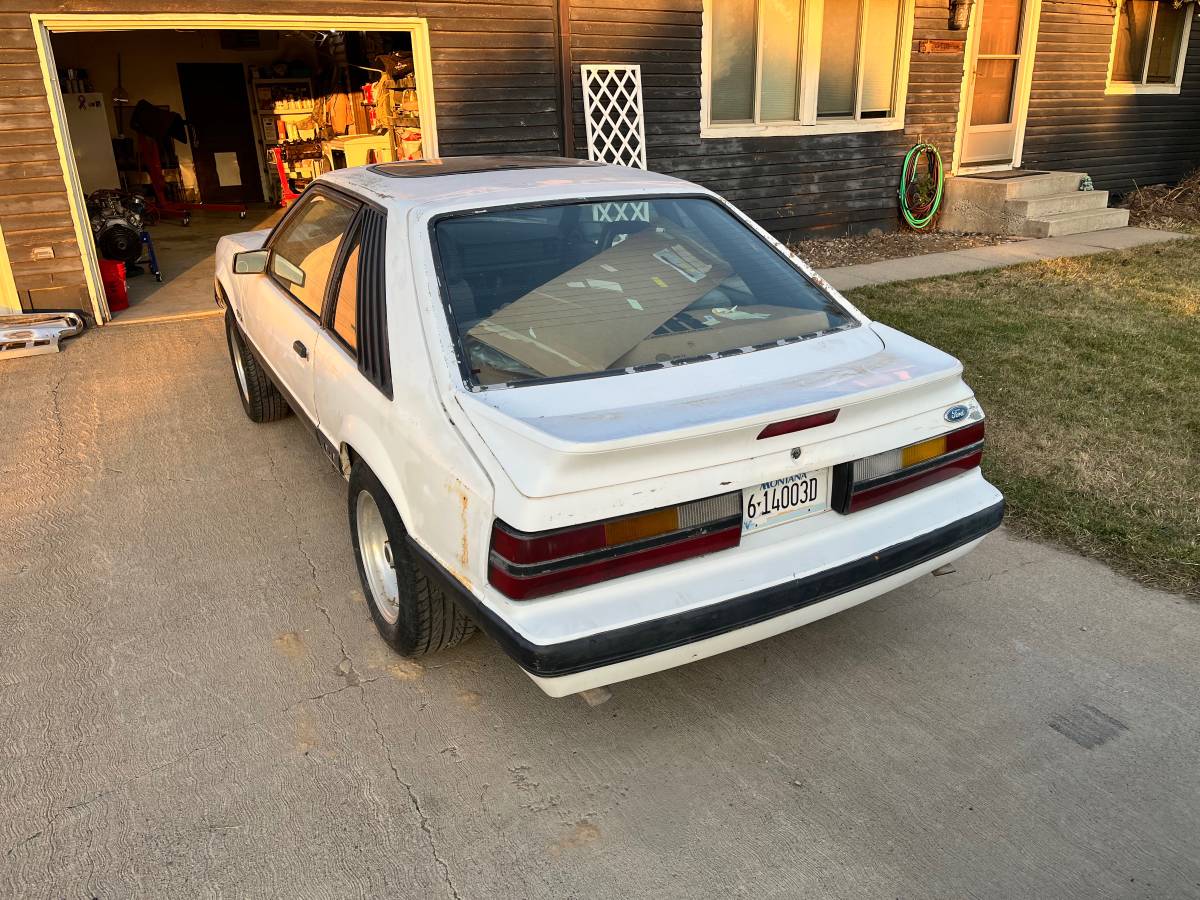 Ford-mustang-gt-1984-white-6