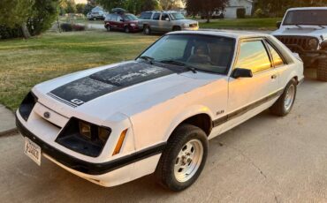 Ford-mustang-gt-1984-white-8