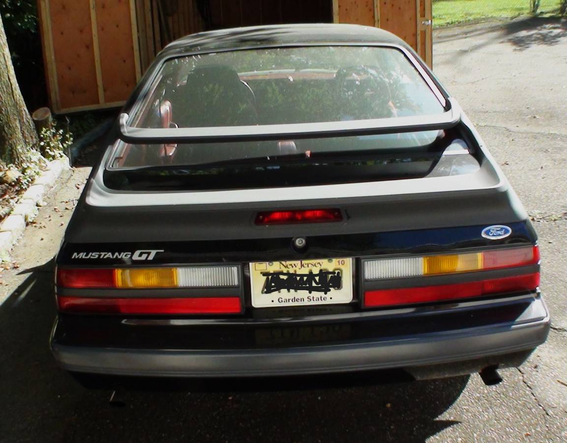 Ford-mustang-gt-1985-black