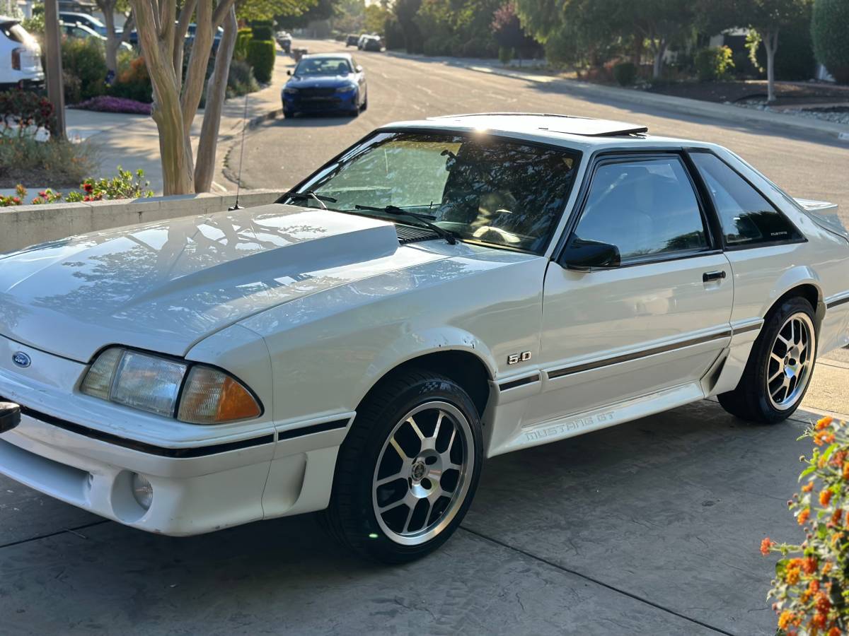 Ford-mustang-gt-5.0-1988-white-1