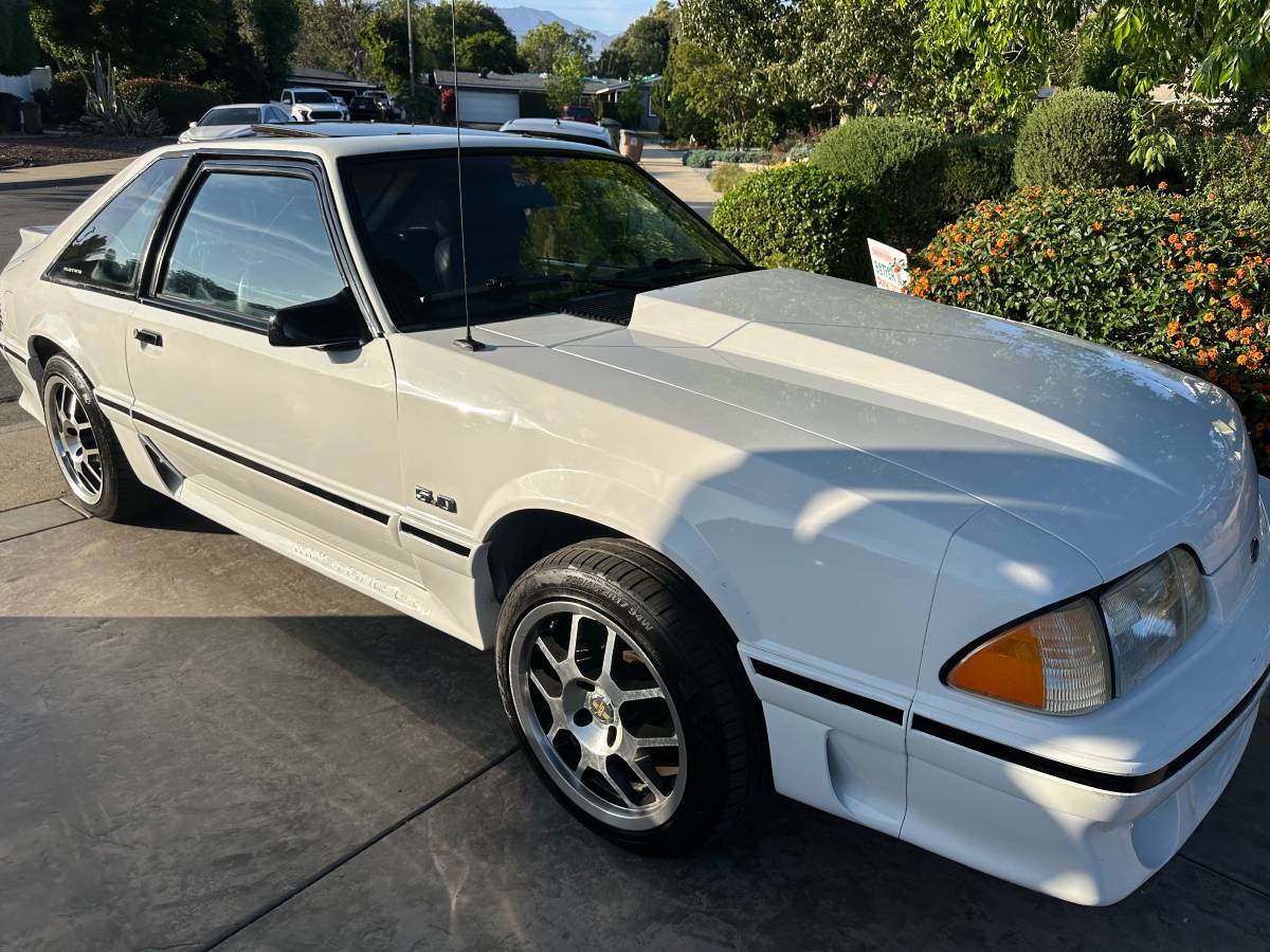 Ford-mustang-gt-5.0-1988-white-6