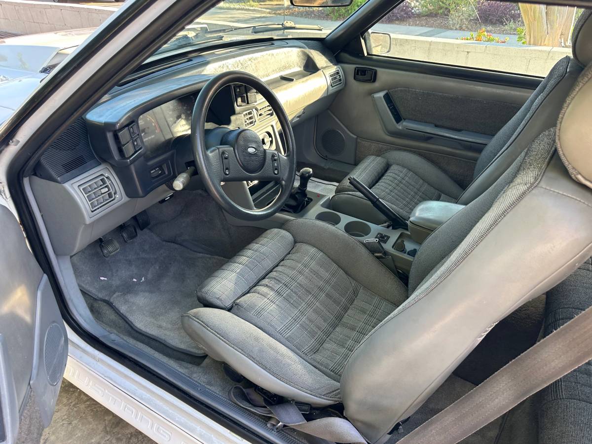 Ford-mustang-gt-5.0-1988-white-8