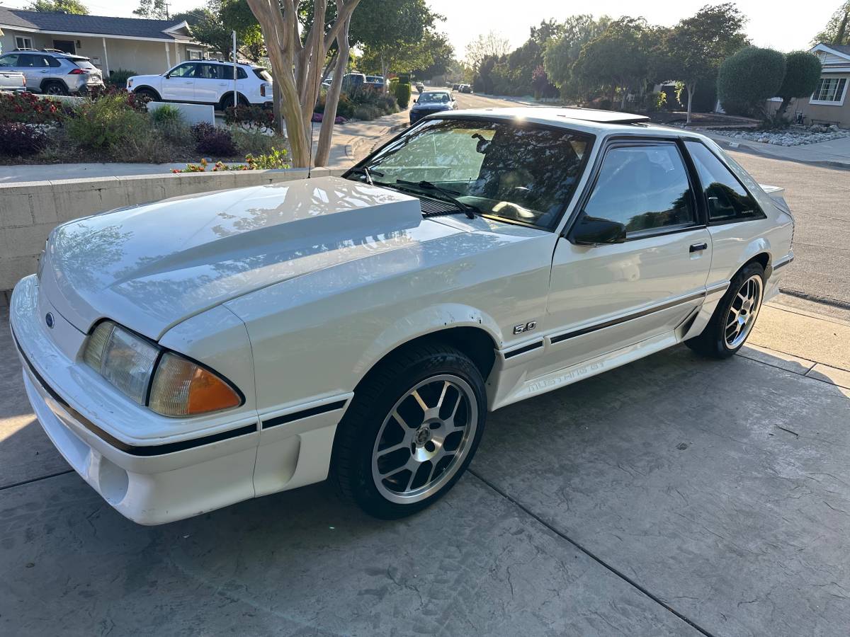 Ford-mustang-gt-5.0-1988-white
