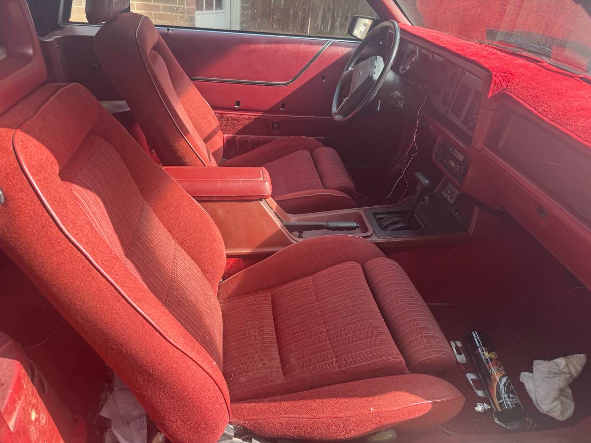 Ford-mustang-gt-convertible-1984-red-13