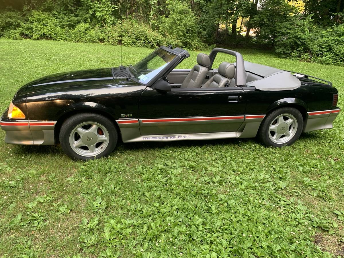 Ford-mustang-gt-convertible-1987-19