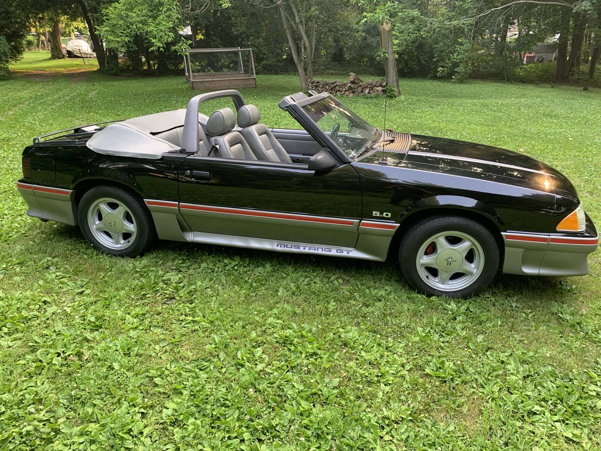 Ford-mustang-gt-convertible-1987-2