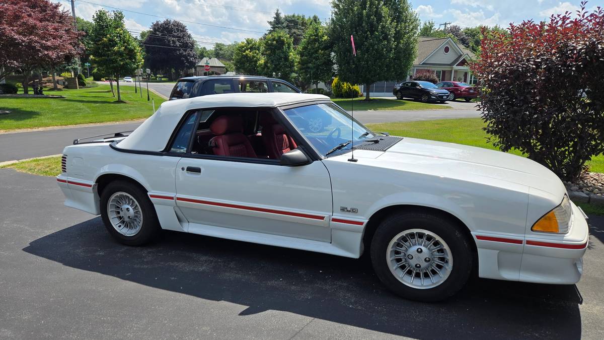 Ford-mustang-gt-convertible-1987-white-2