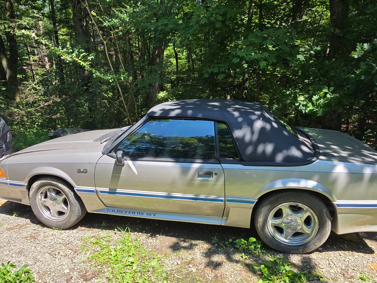Ford-mustang-gt-convertible-1990-silver