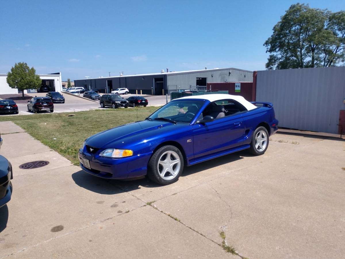 Ford-mustang-gt-convertible-1995-2