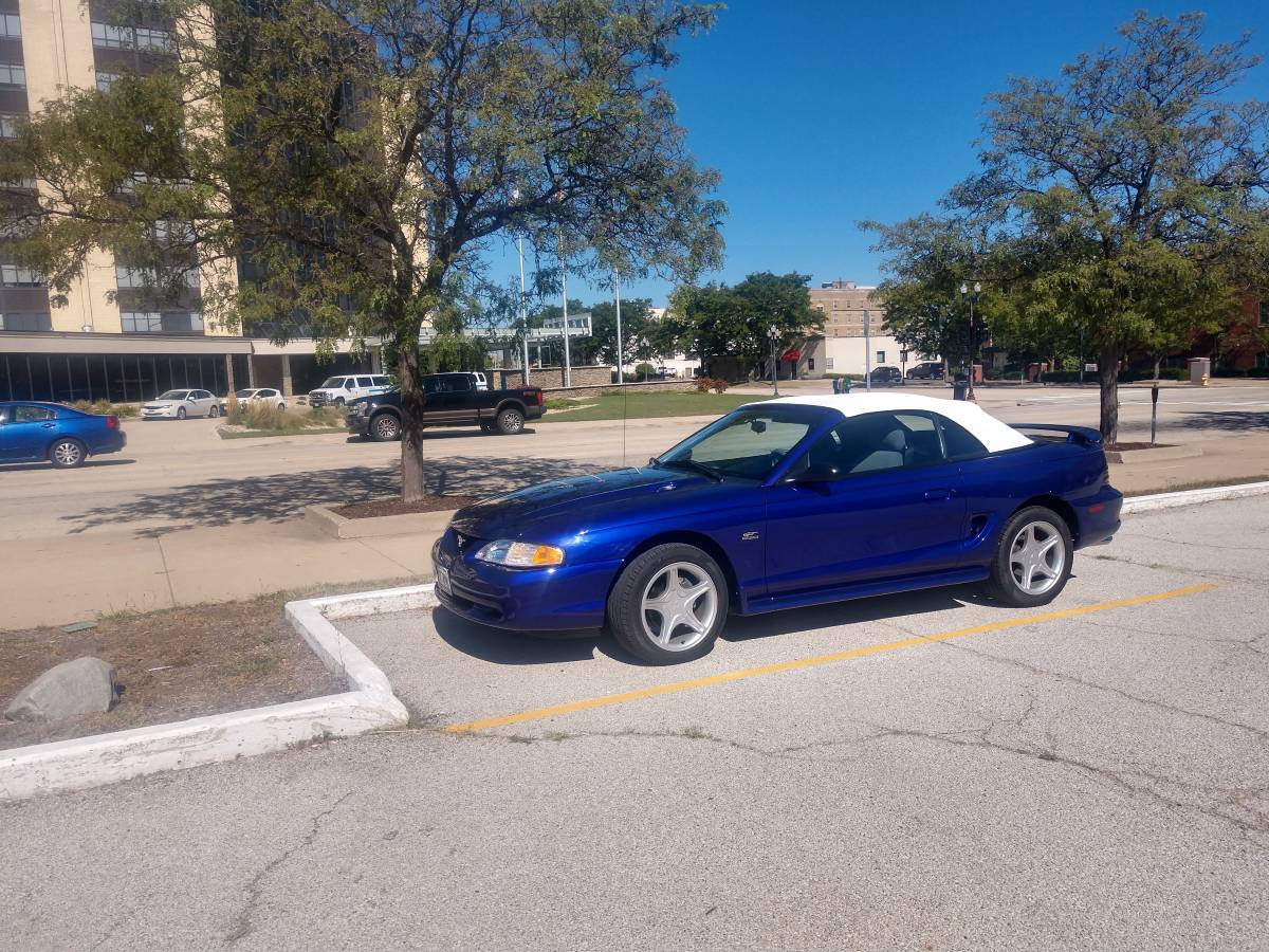 Ford-mustang-gt-convertible-1995-3