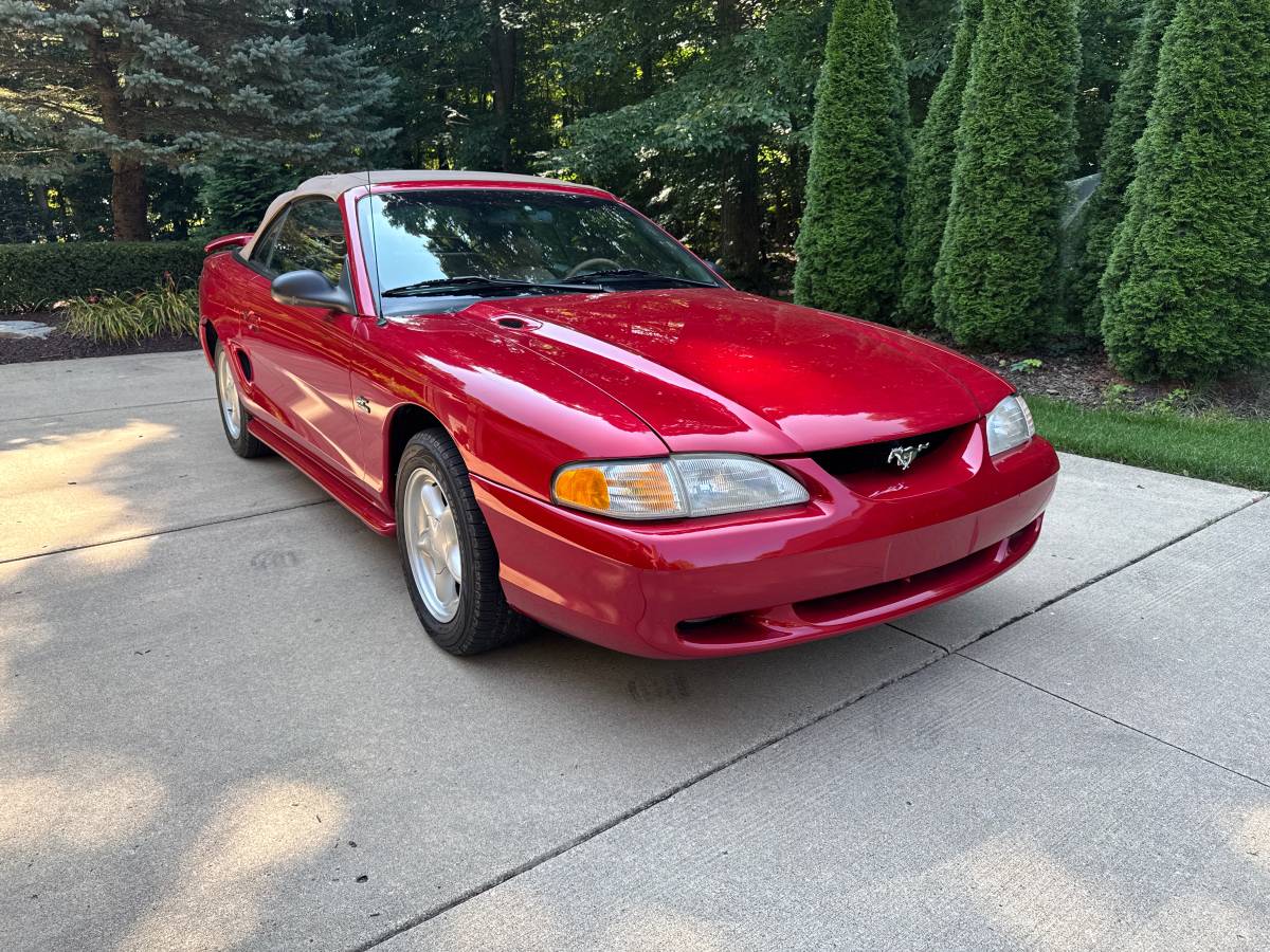 Ford-mustang-gt-convertible-1995-red
