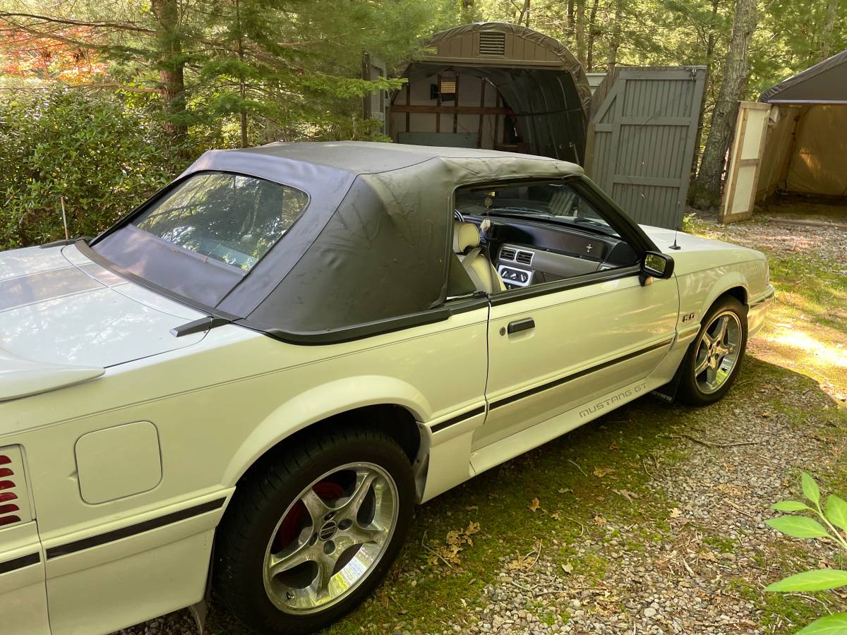 Ford-mustang-gt-premium-1992-white-1