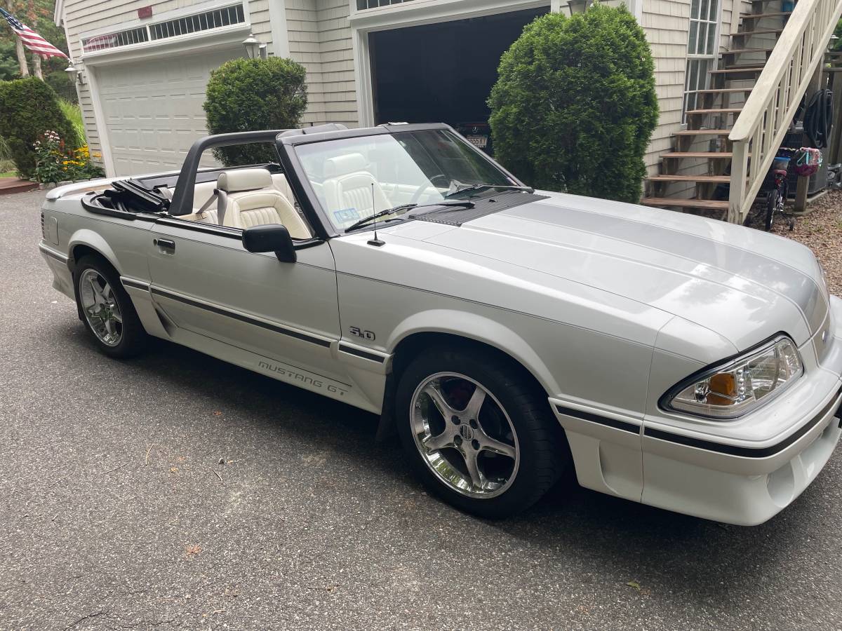 Ford-mustang-gt-premium-1992-white-11