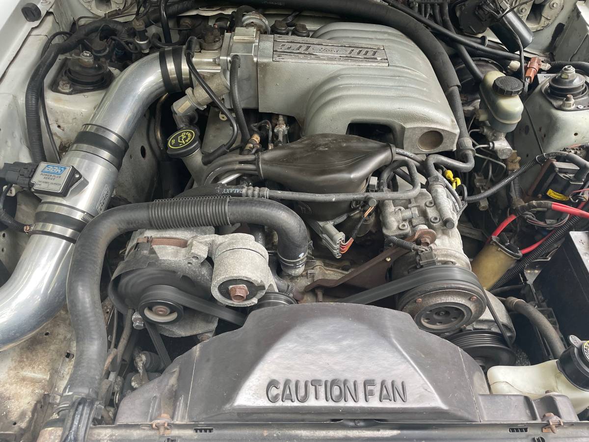 Ford-mustang-gt-premium-1992-white-12