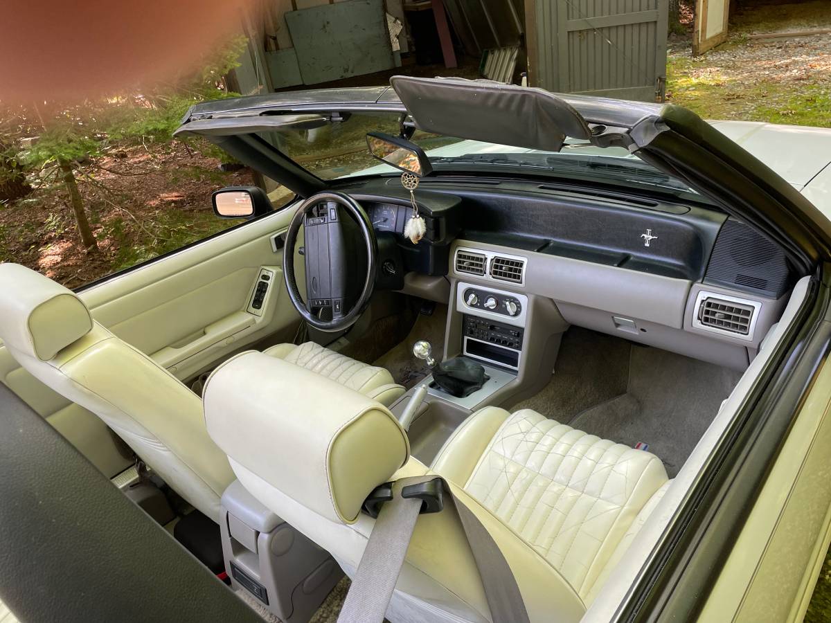 Ford-mustang-gt-premium-1992-white-3