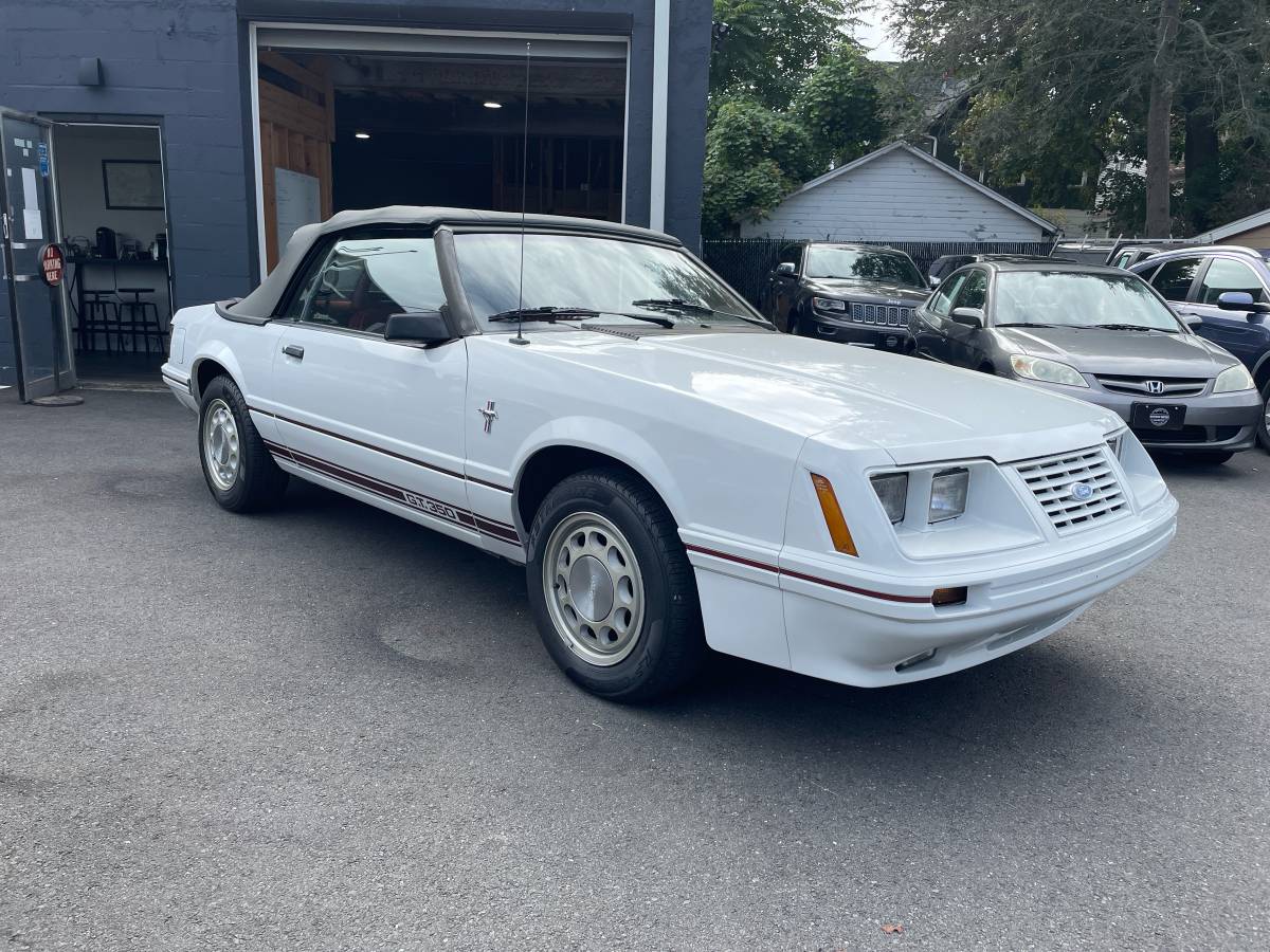 Ford-mustang-gt350-1984-white-10