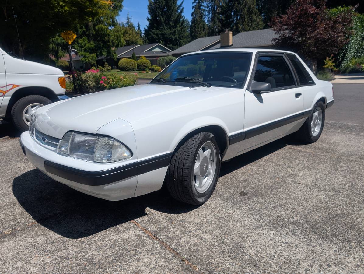 Ford-mustang-lx-1989-white-10
