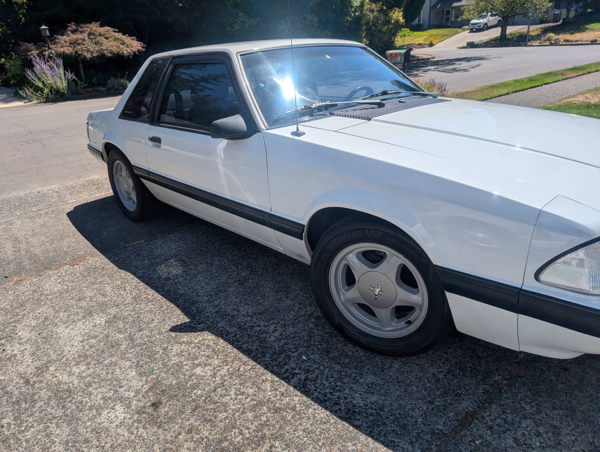 Ford-mustang-lx-1989-white-12