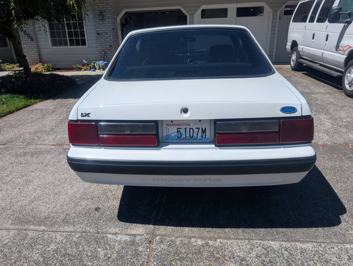 Ford-mustang-lx-1989-white-8