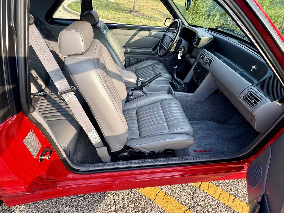 Ford-mustang-svt-cobra-1993-red-24