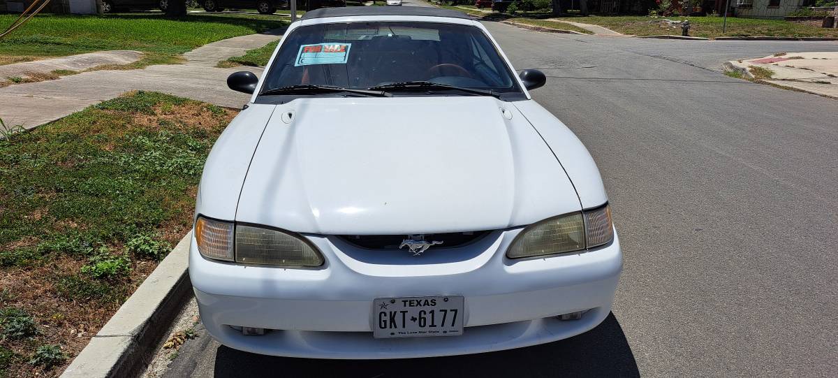 Ford-mustang-v6-convertible-base-1995-white-1