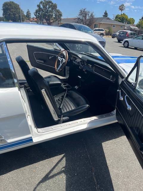 Ford-mustang-v8-1965-white-10