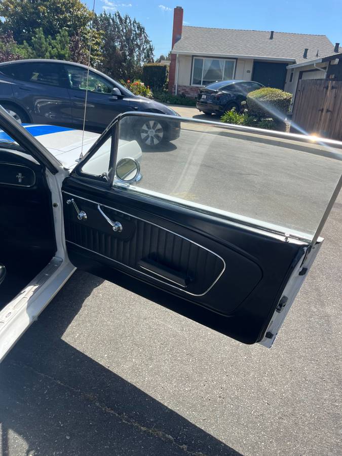 Ford-mustang-v8-1965-white-11