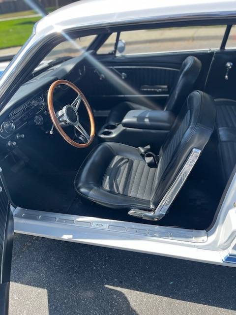 Ford-mustang-v8-1965-white-5