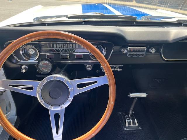 Ford-mustang-v8-1965-white-9