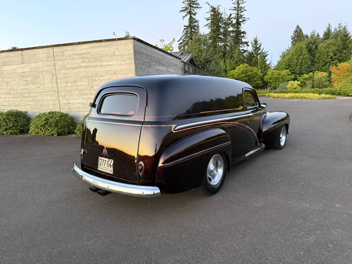 Ford-panel-truck-1947-black-10