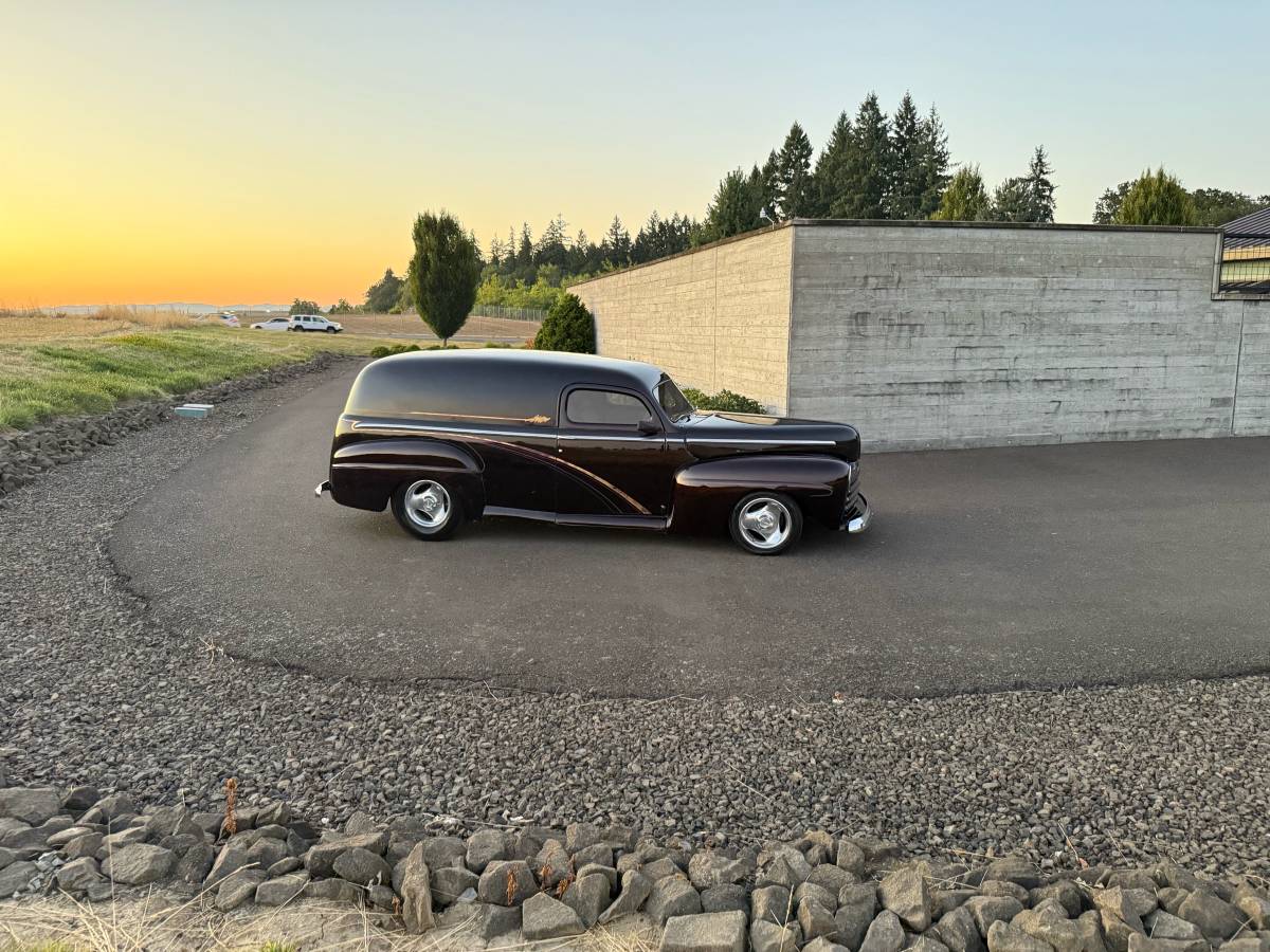 Ford-panel-truck-1947-black-11