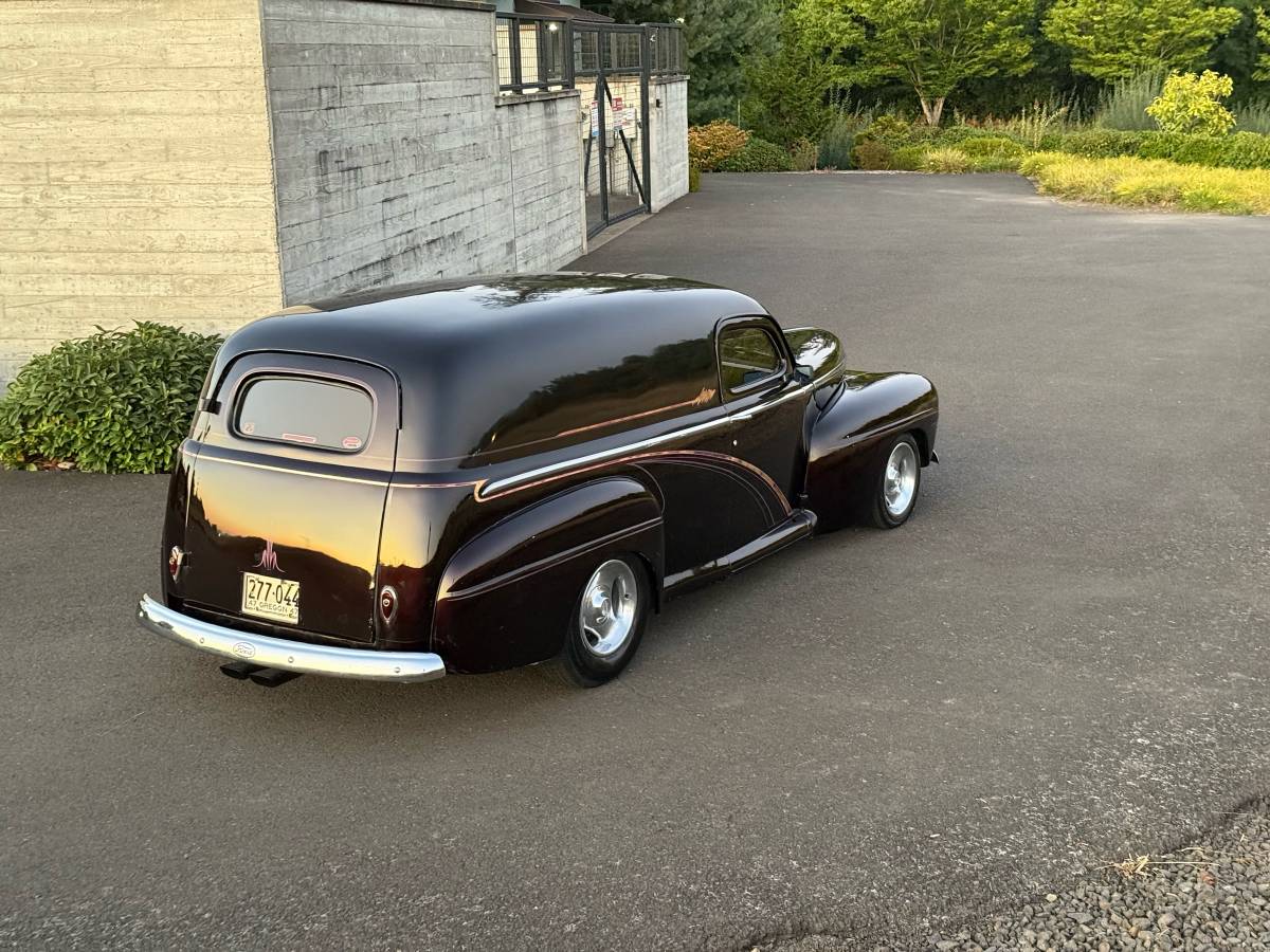Ford-panel-truck-1947-black-13