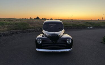 Ford-panel-truck-1947-black-16