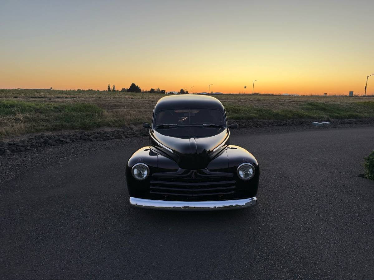 Ford-panel-truck-1947-black-16
