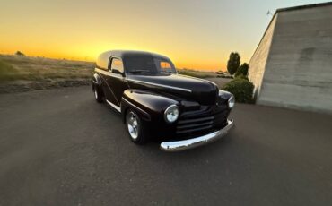 Ford-panel-truck-1947-black-2