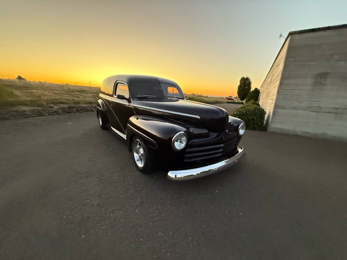 Ford-panel-truck-1947-black-2