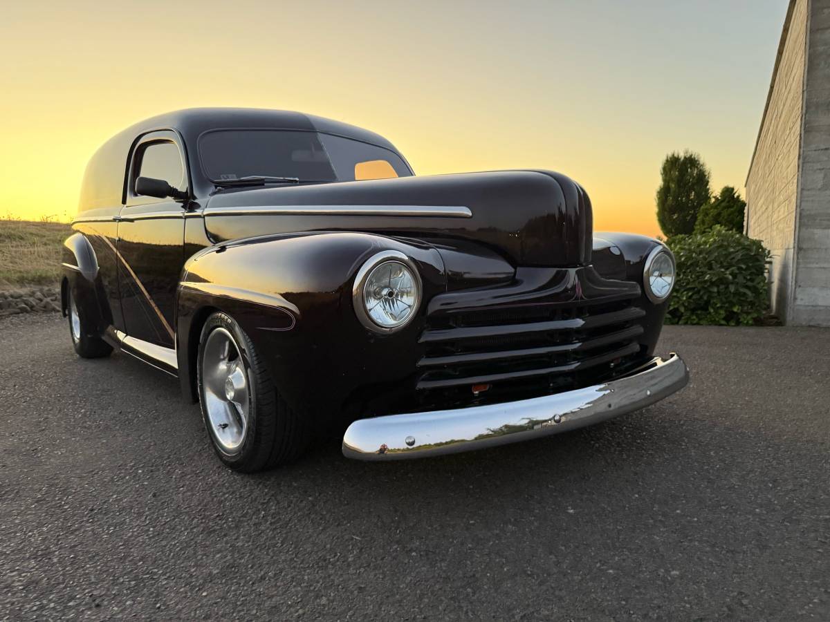 Ford-panel-truck-1947-black-3