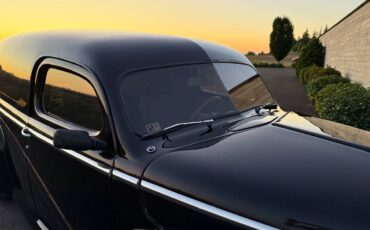 Ford-panel-truck-1947-black-4