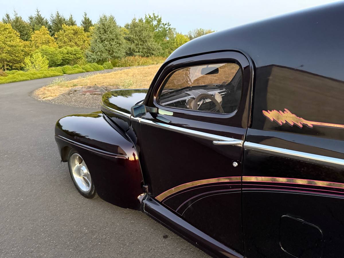 Ford-panel-truck-1947-black-6