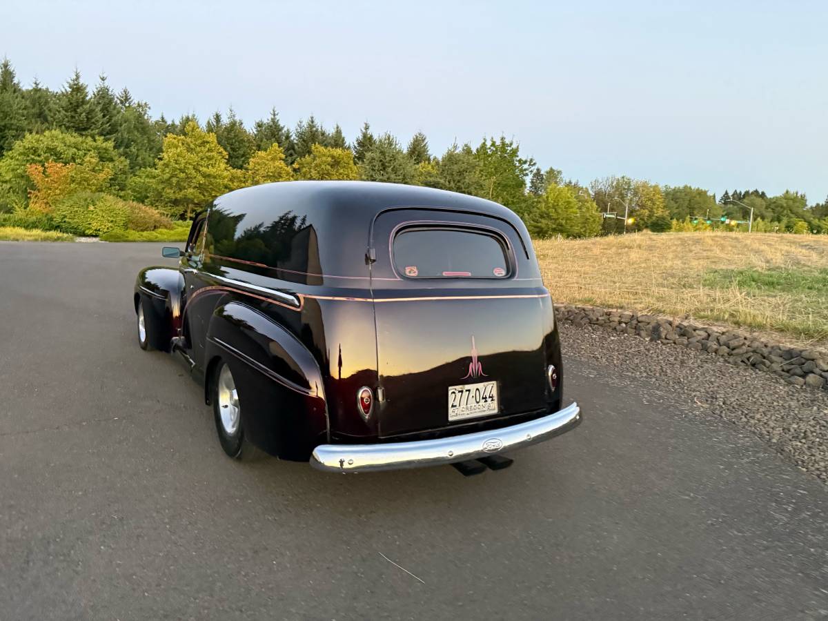 Ford-panel-truck-1947-black-9