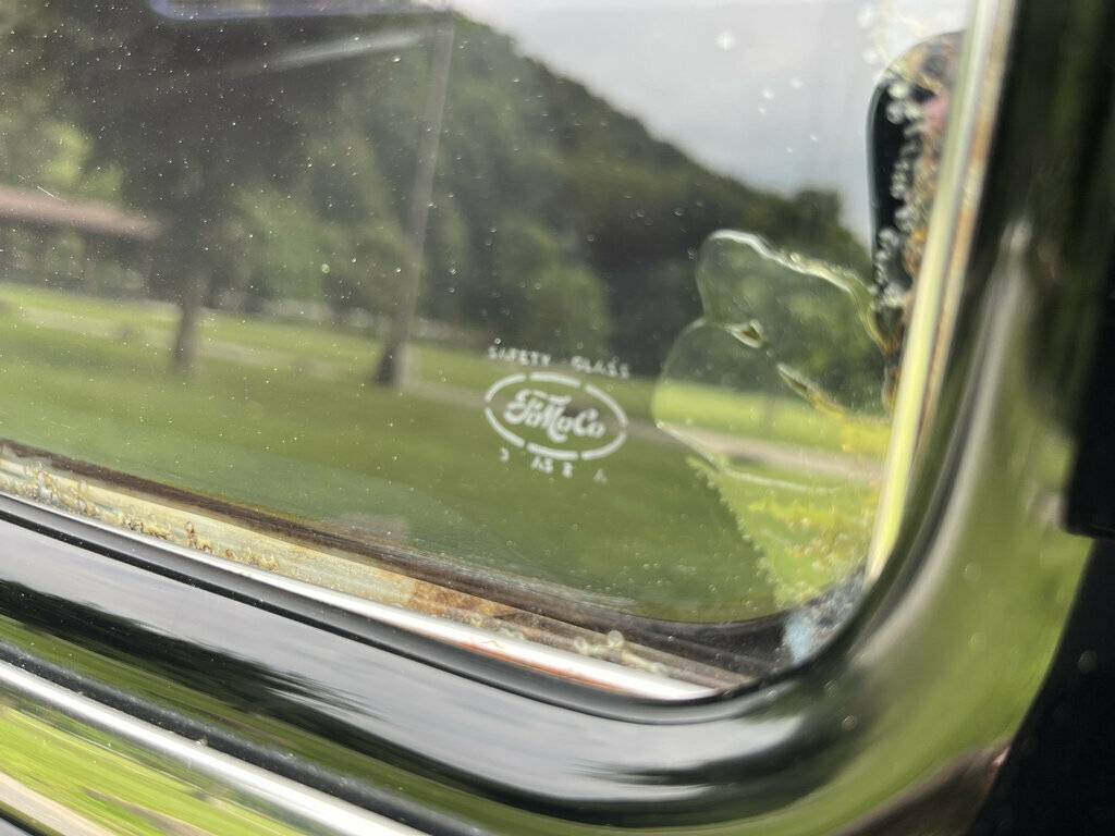 Ford-ranch-wagon-1953-black-17